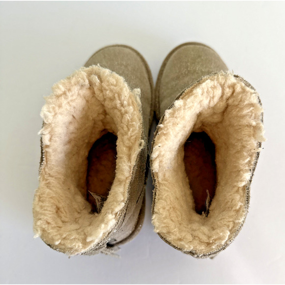 Bearpaw Mia Youth 2026Y/ Pewter Distressed Glitter fringe tan boots Size 13 - Picture 7 of 7